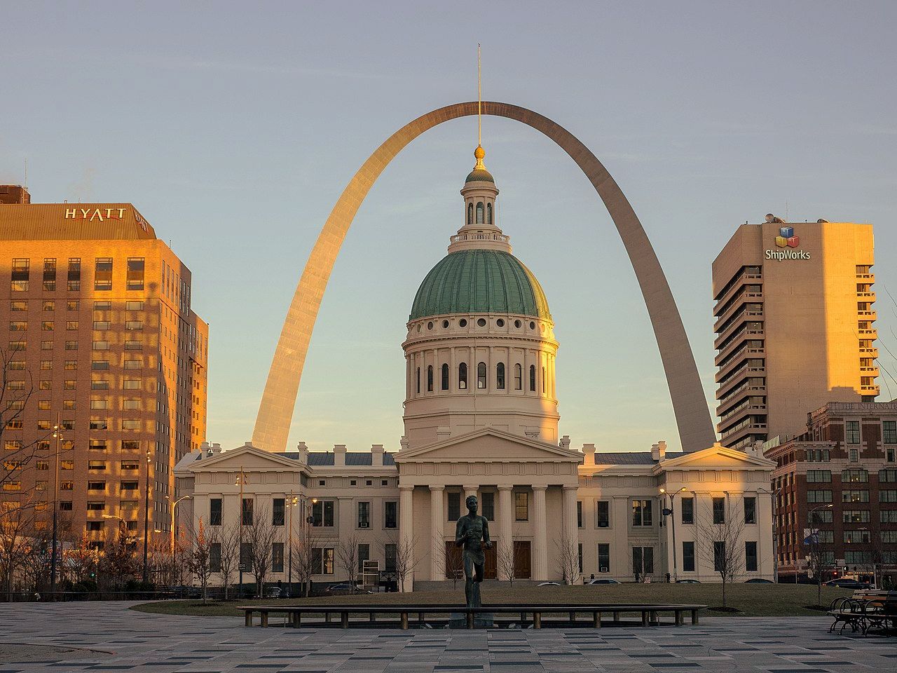 St louis arch at sunset